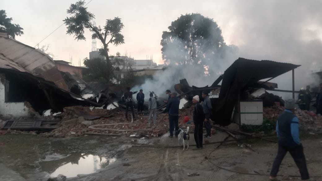 धनगढीमा भीषण आगलागी, जुत्ता गोदामदेखि अस्पतालसम्ममा ठुलो क्षति