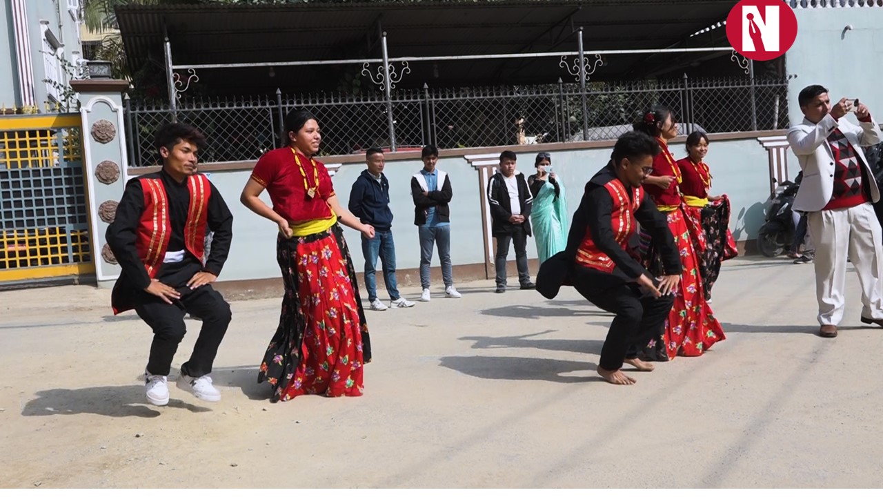 भूकम्प पीडित विद्यार्थीका लागि अनेरास्ववियूको देउसी भैलो