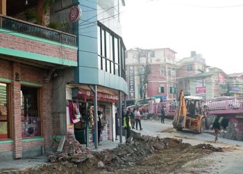 बार्दली रेष्टुरेन्ट अगाडि महानगरको डोजर चल्यो