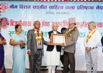 गीतकार थापा र गायिका देशार सम्मानित