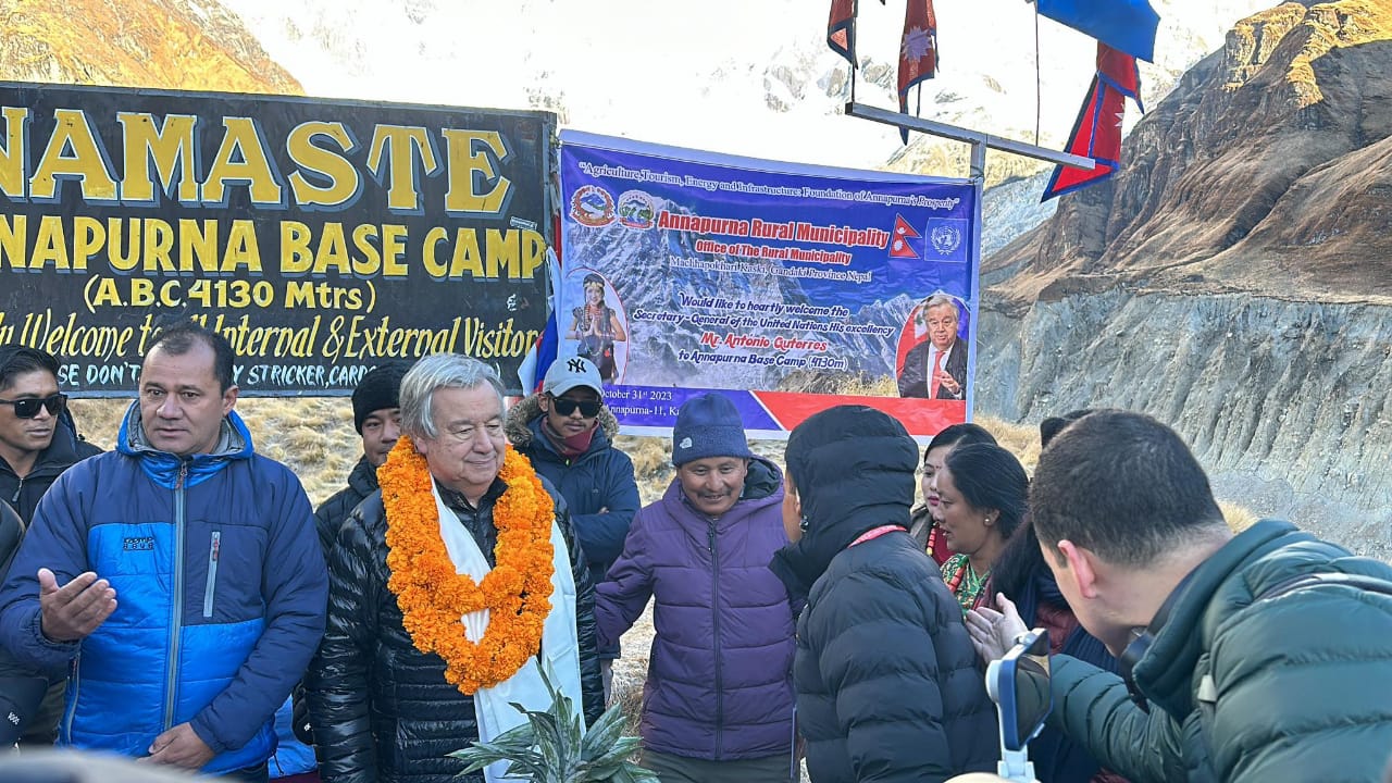 अन्नपूर्ण बेसक्याम्प पुगेका महासचिव गुटेरेसलाई स्थानीयले गुनासाे सुनाए