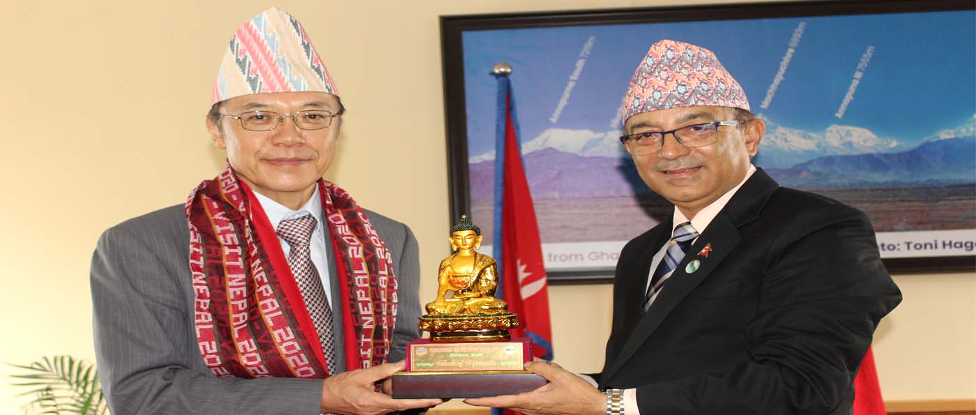 पोखरा महानगरपालिकाका प्रमुख आचार्य र जापानका राजदूत किकुता बिच भेटवार्ता