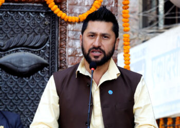 उपनिर्वाचनमा पैसा बाँड्नेलाई कारबाही हुन्छः गृहमन्त्री लामिछाने