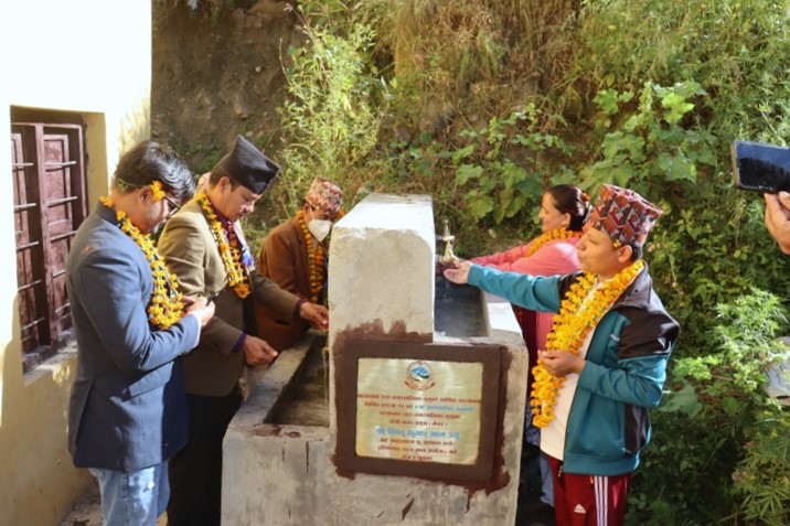 एक घर एक धारा पाएपछि रुगाबासीमा खुशीयाली