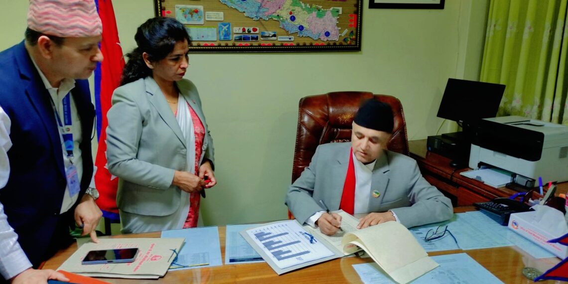 नवनियुक्त मुख्यमन्त्री अधिकारीद्वारा पदभार ग्रहण : ओपिडी सेवा १२ घण्टा पुर्‍याइने