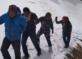 हुम्लामा हिउँमा फसेका तीन कर्मचारीको उद्धार