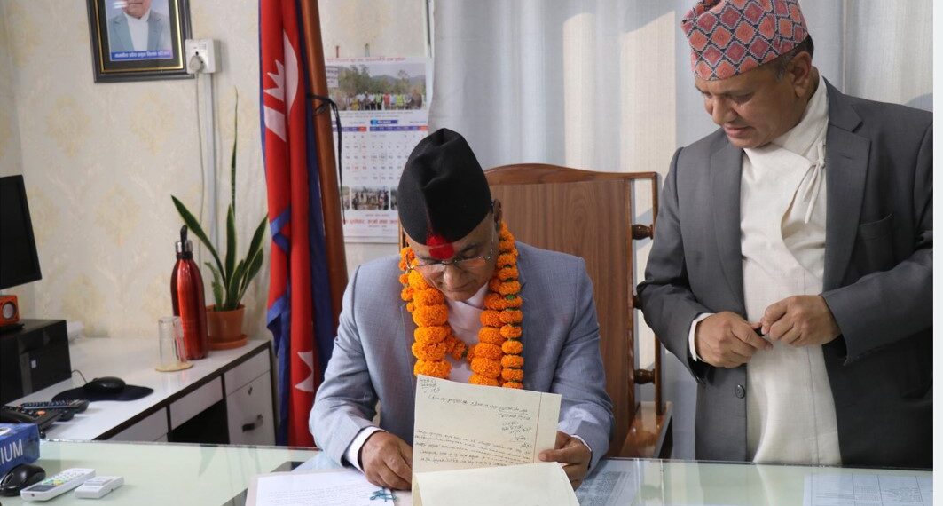 मुख्यमन्त्री कँडेलद्वारा शपथ ग्रहण