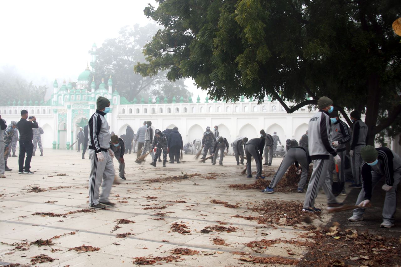 नेपालगञ्जका विभिन्न धार्मिकस्थलमा सुरक्षाकर्मीले गरे सफाई