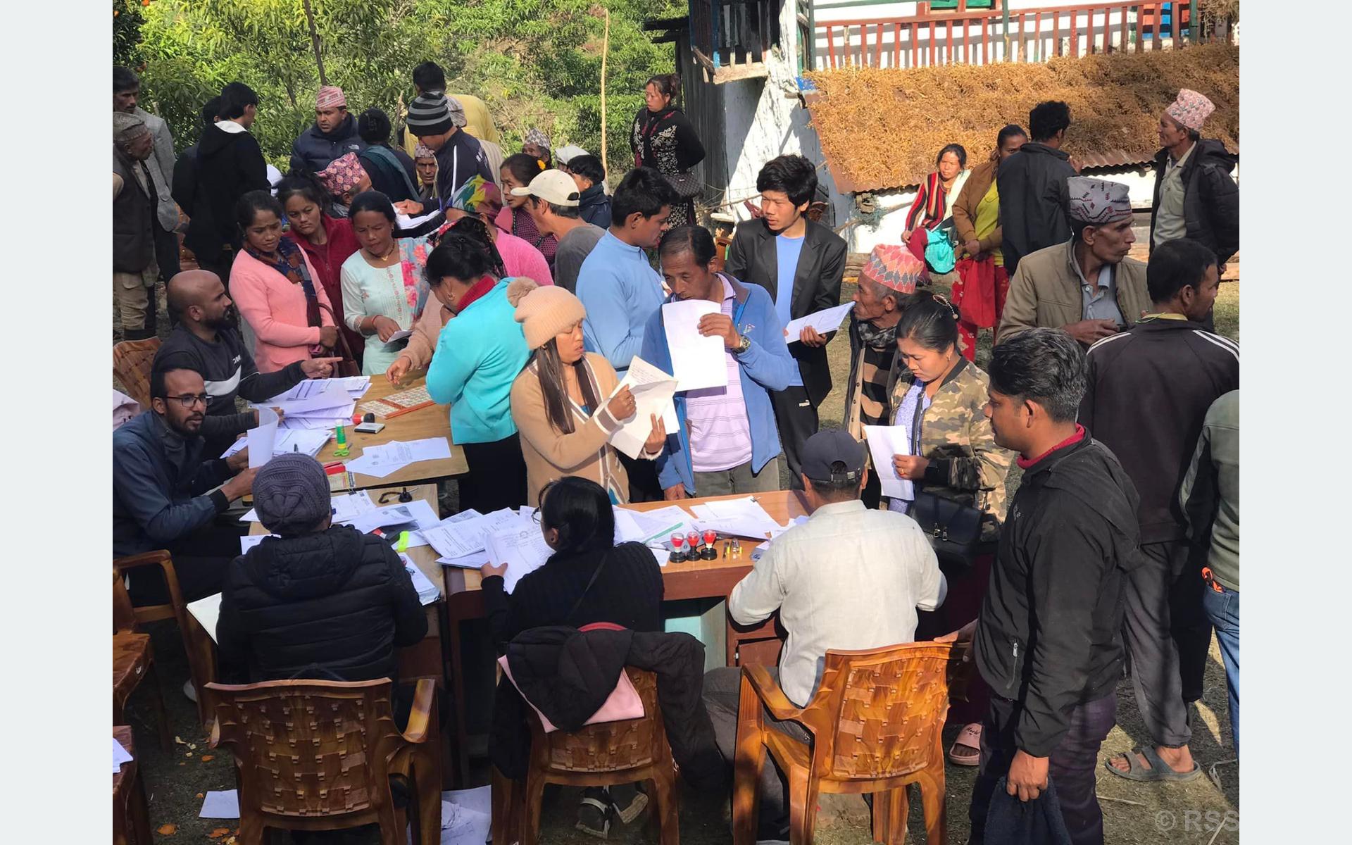 षडानन्द नगरपालिकाद्वारा वडास्तरमा योजना सम्झौता