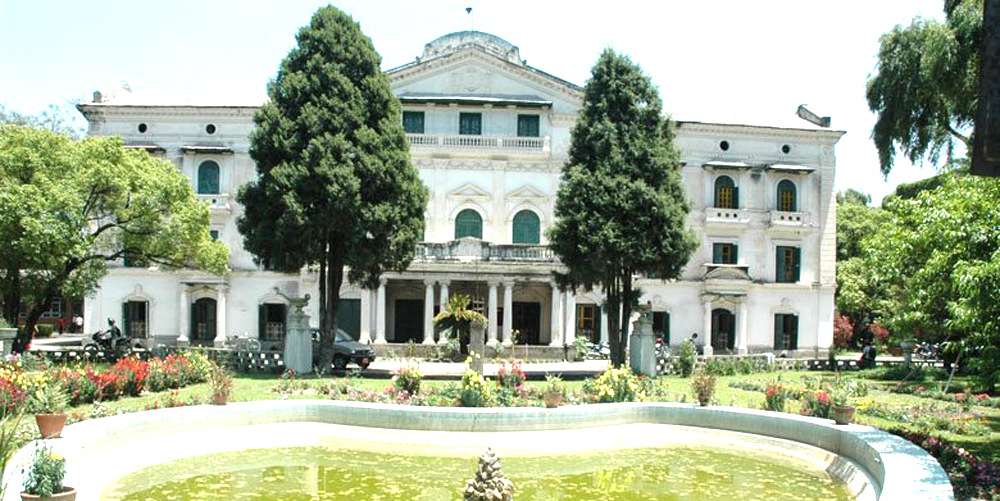 इन्जिनियरिङ पढ्ने भवन नै जीर्ण