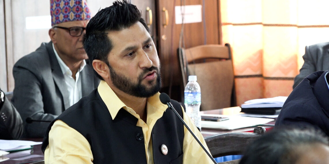 सेवा प्रवाहमा तत्काल सुधार गर्न गृहमन्त्रीको निर्देशन