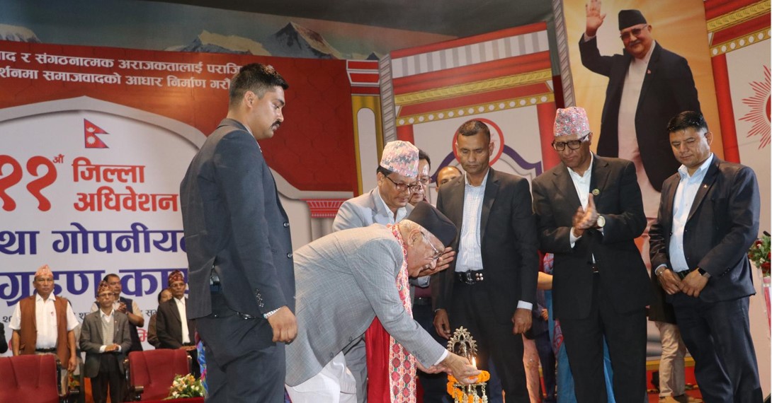 पोखरामा राप्रपा नेतासँग एमाले अध्यक्ष ओलीको भेट