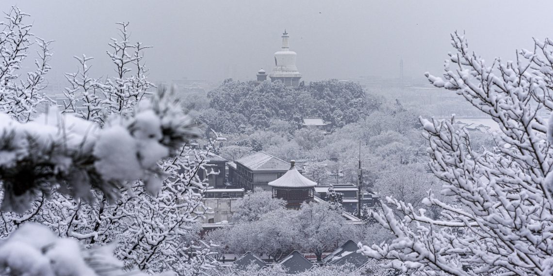 बेइजिङमा उच्च हिमपात, सडक र हवाई यातायात प्रभावित
