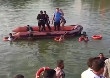 भारतमा डुंगा पल्टिँदा १२ जनाको मृत्यु