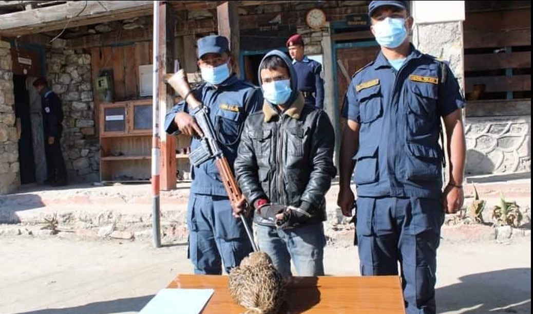 संरक्षित पंक्षीसहित मुगुमा एक जना पक्राउ