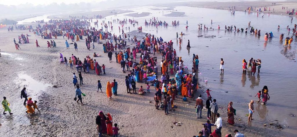 तान्त्रिक विद्याप्राप्त हुने जनविश्वासका साथ कमला नदी किनारमा बिहानैदेखि घुइँचो