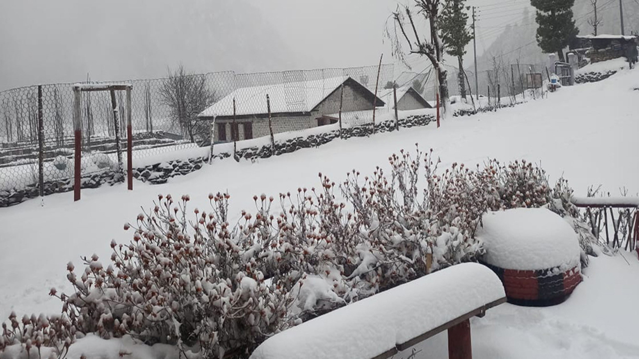 बाजुरामा वर्षासँगै पुनः हिमपात