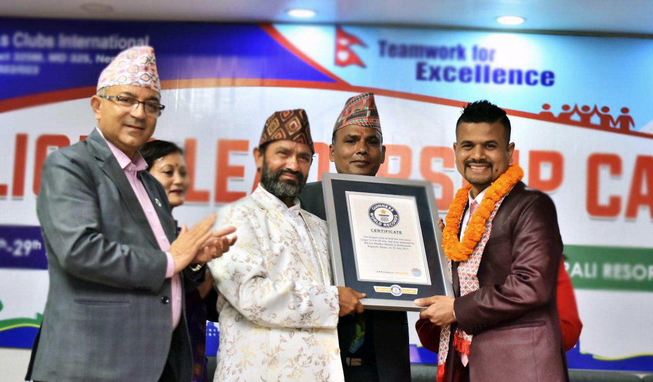 पोखरा निवासी युवाको योगमा विश्व रेकर्ड