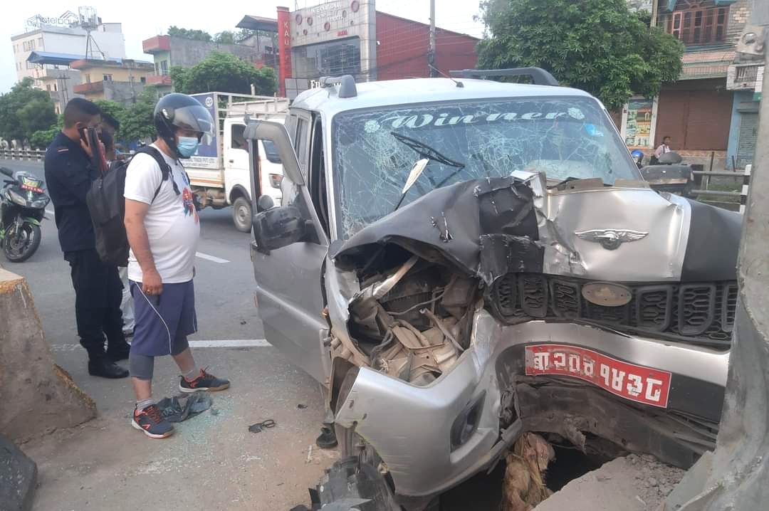 रुपन्देहीमा जीप पोलमा ठोक्कियो, चालकको मृत्यु