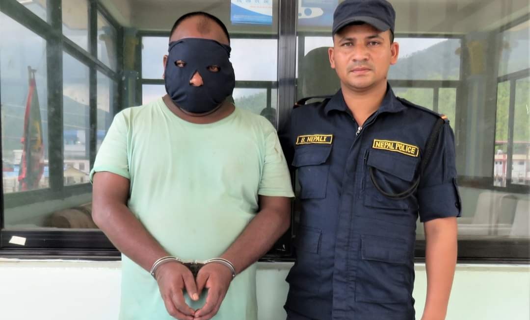 एक सय ७५ ग्राम सुनजस्तो पहेलो धातुसहित एक जना पक्राउ