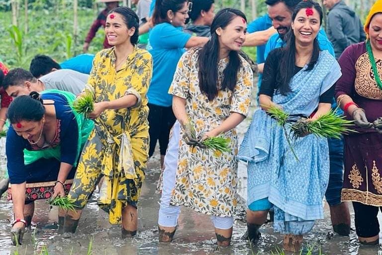 सामाजिक सञ्जालबाट – माननीय ज्यु, धान रोप्न तीन मिनेटको समय निर्धारण गरिएको छ !
