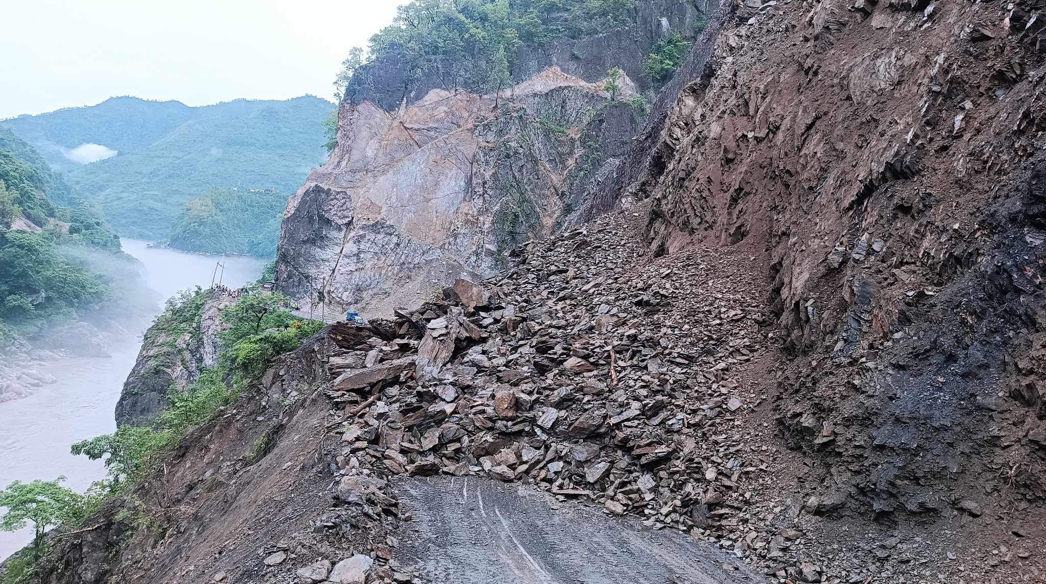 मुग्लिन-नारायणगढ सडकखण्ड फेरि अवरुद्ध