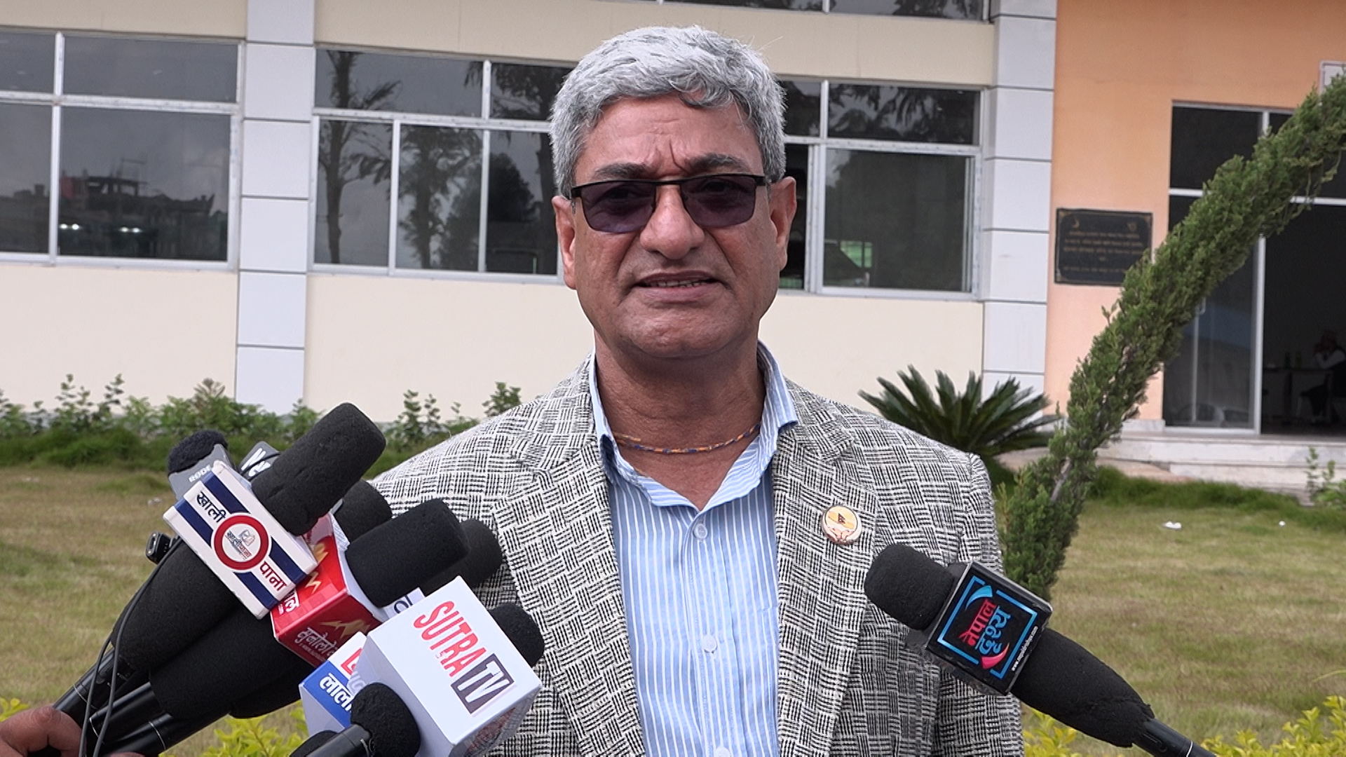 राष्ट्रिय सभा निर्वाचनमा गठबन्धनको मत बाहिर बाँडिदैनः रमेश लेखक