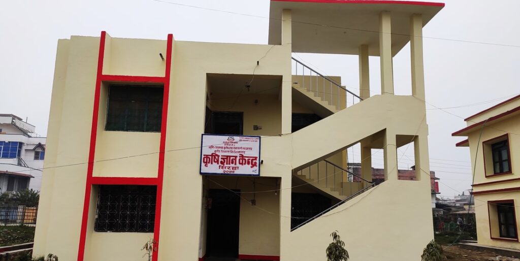 कार्यालय सहयोगीले नायबसुब्बाको परिचयपत्र झुण्ड्याउँदा …